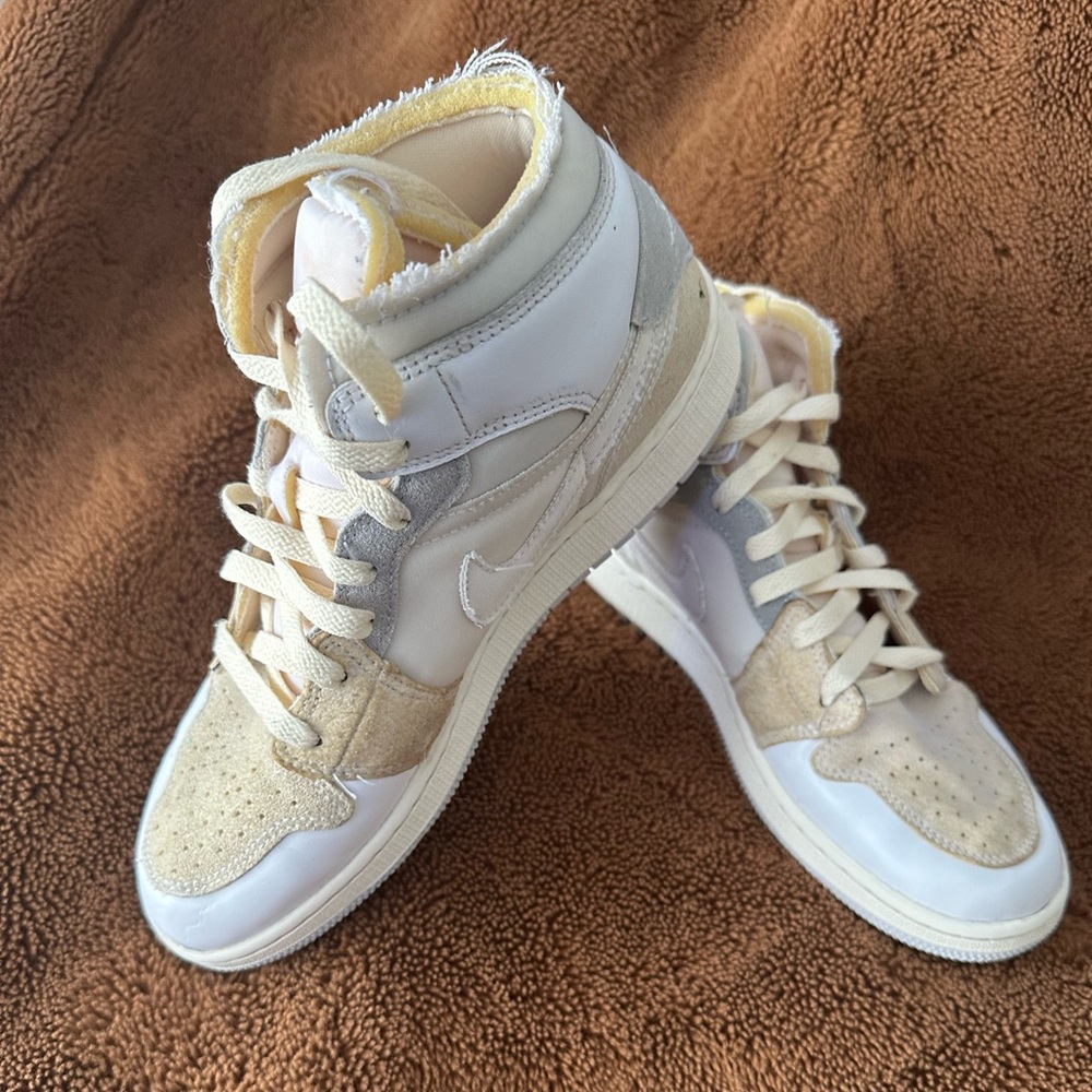 Nike Jordan Mid 1 SE youth